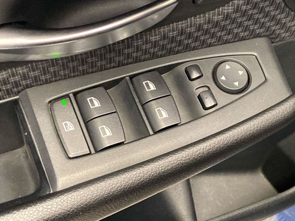 BMW 218 2015 Musta