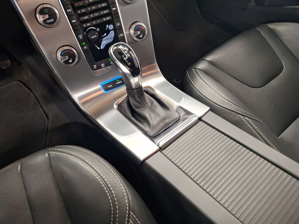 Volvo V60 2018 Sininen