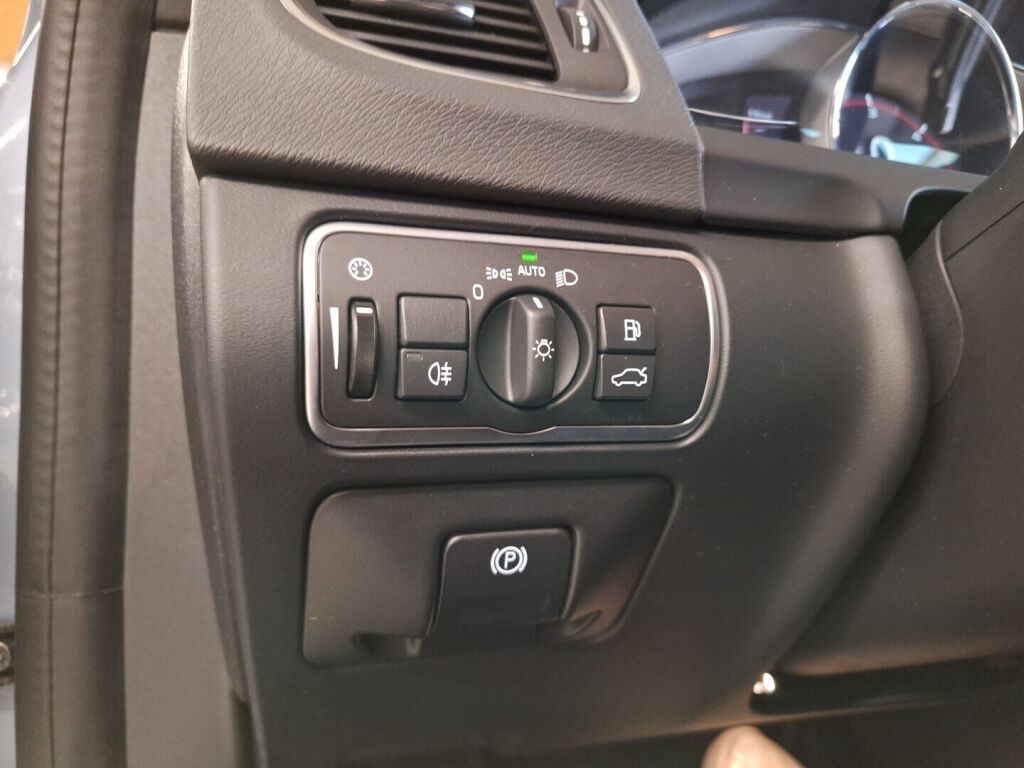 Volvo V60 2018 Sininen