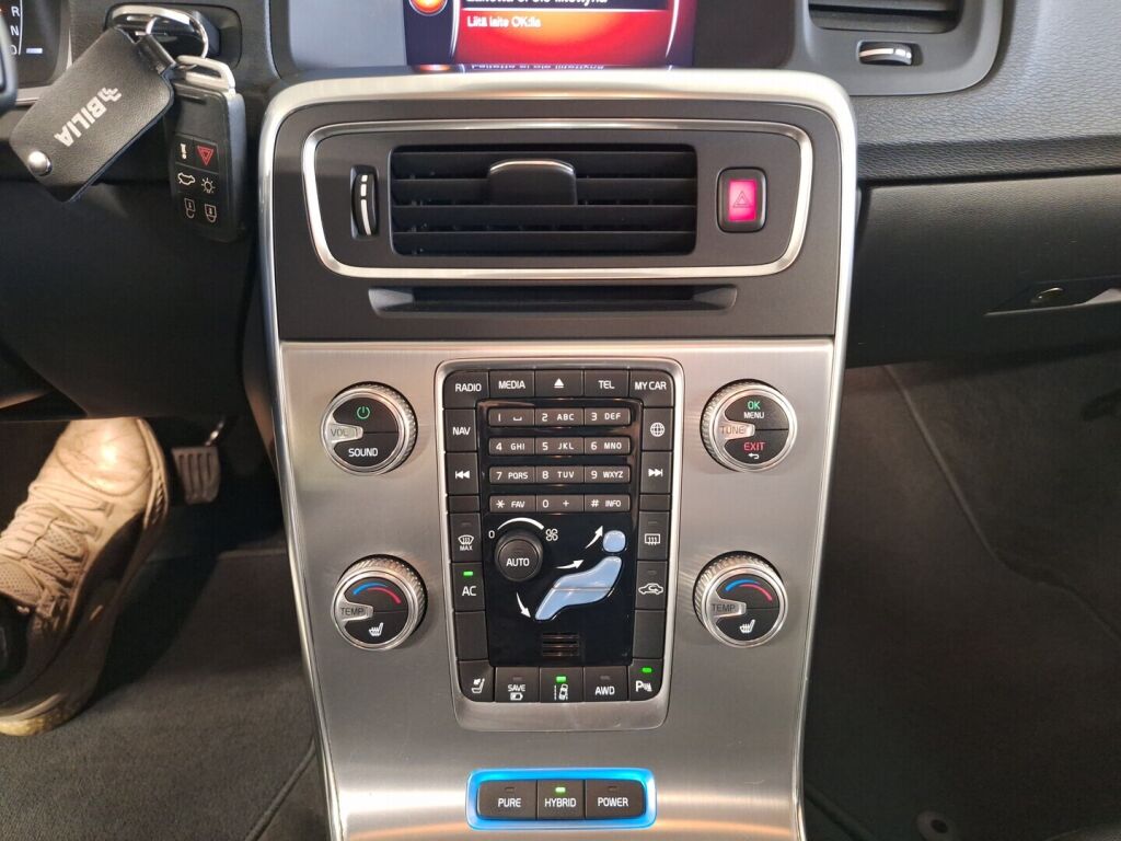 Volvo V60 2018 Sininen