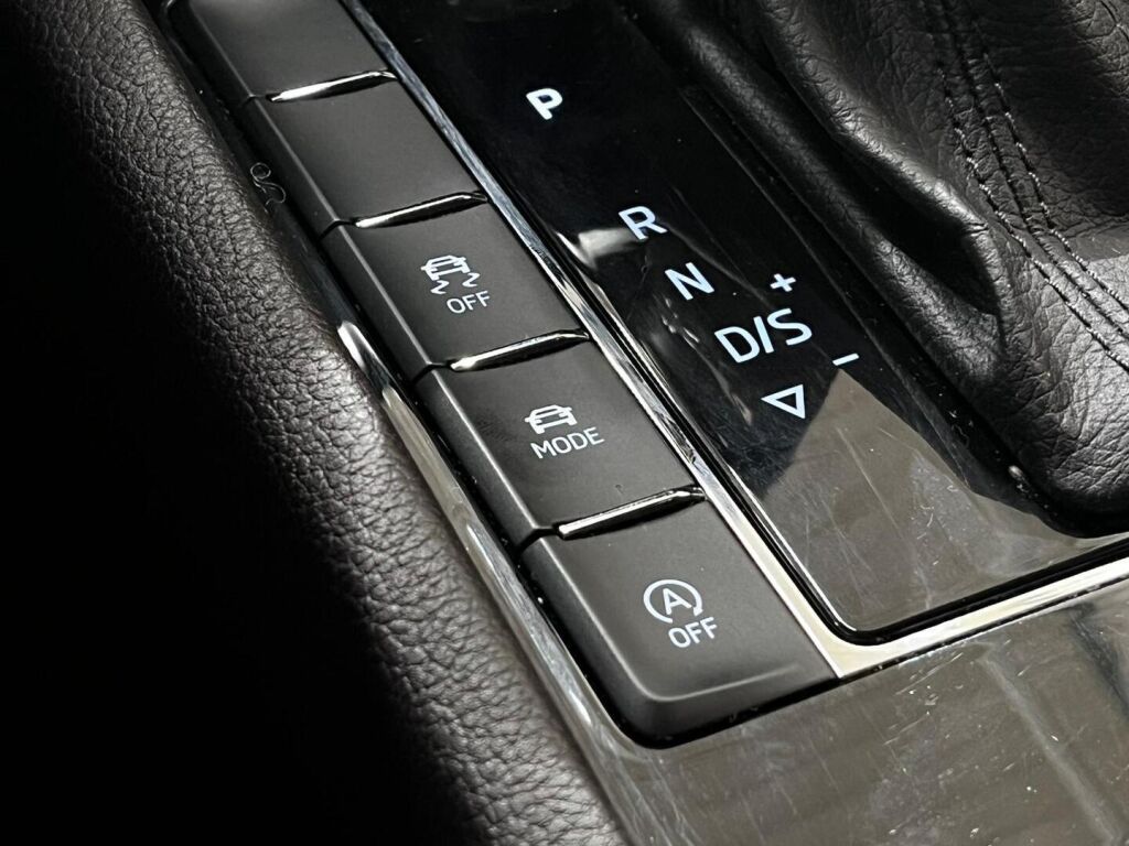 Skoda Superb 2016 Musta