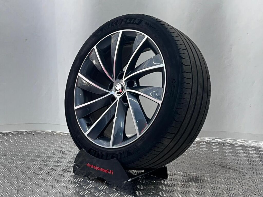 Skoda Superb 2016 Musta