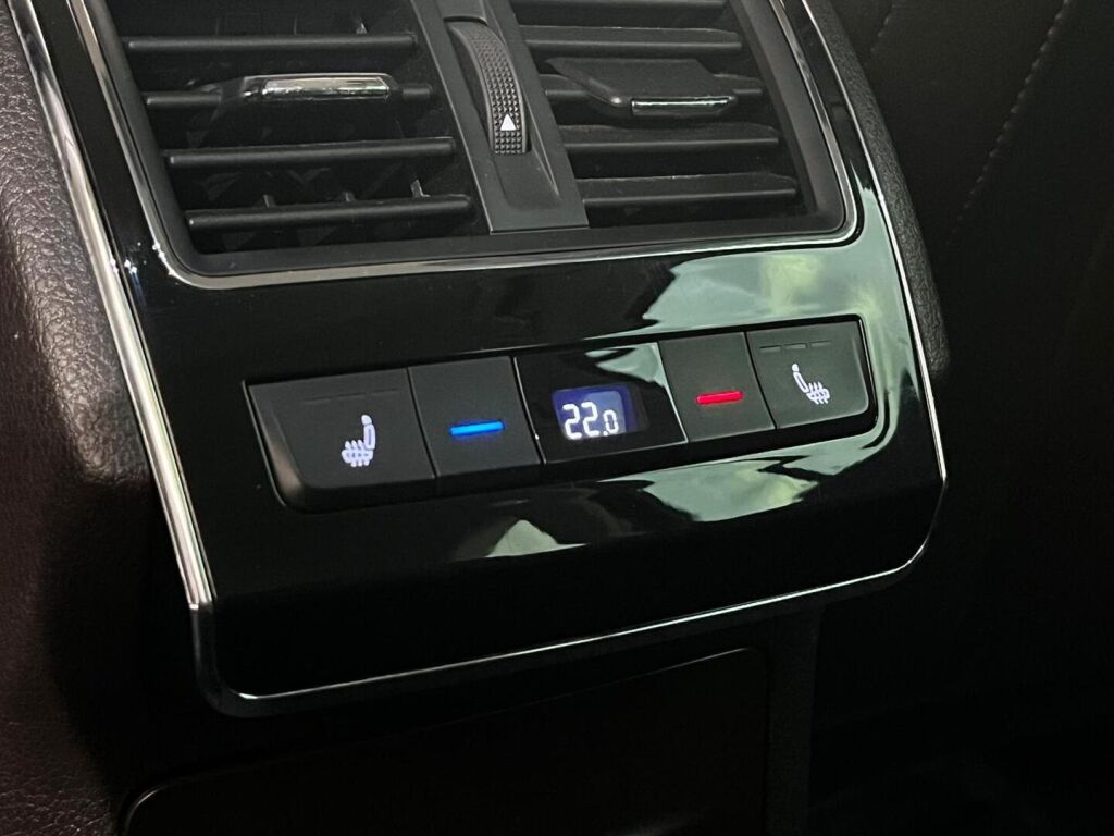 Skoda Superb 2016 Musta