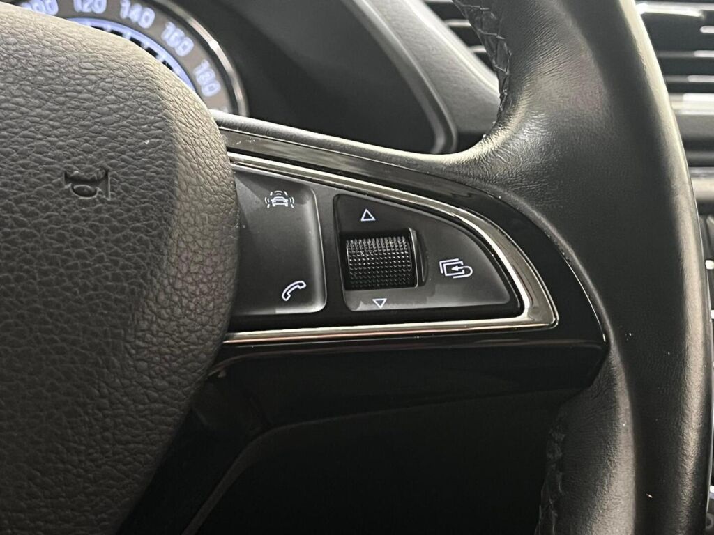 Skoda Superb 2016 Musta