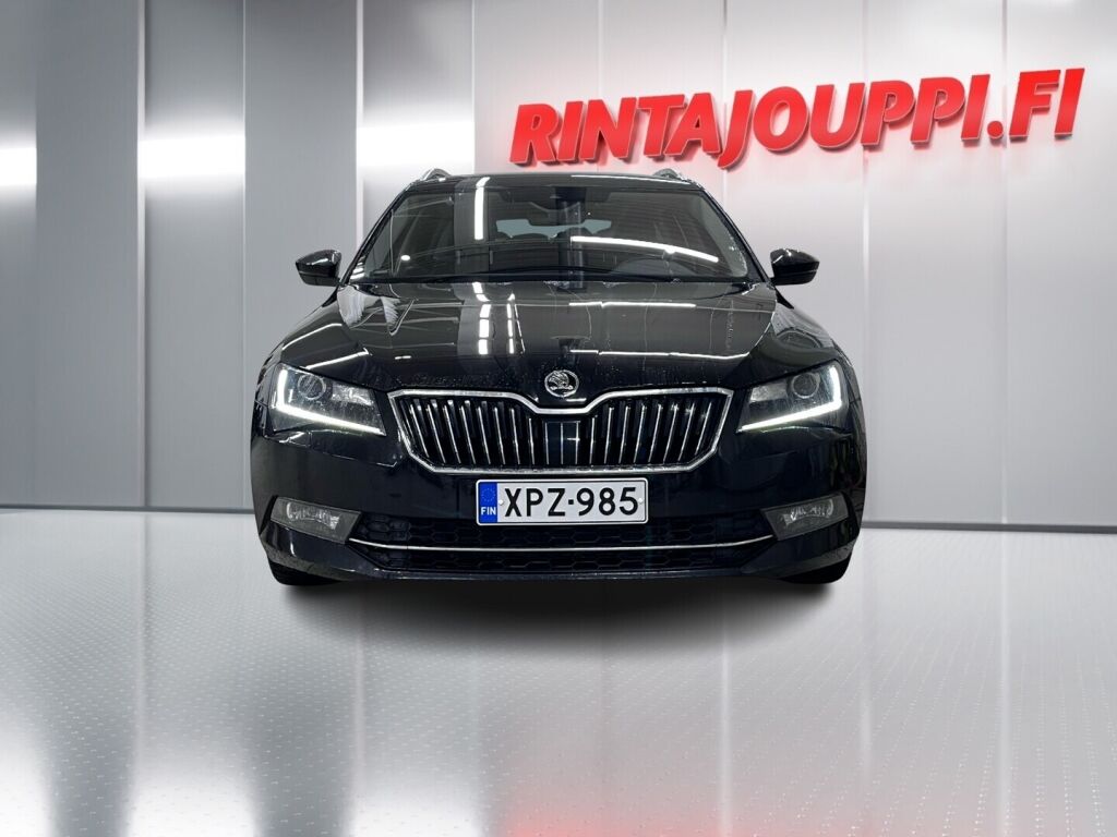 Skoda Superb 2016 Musta