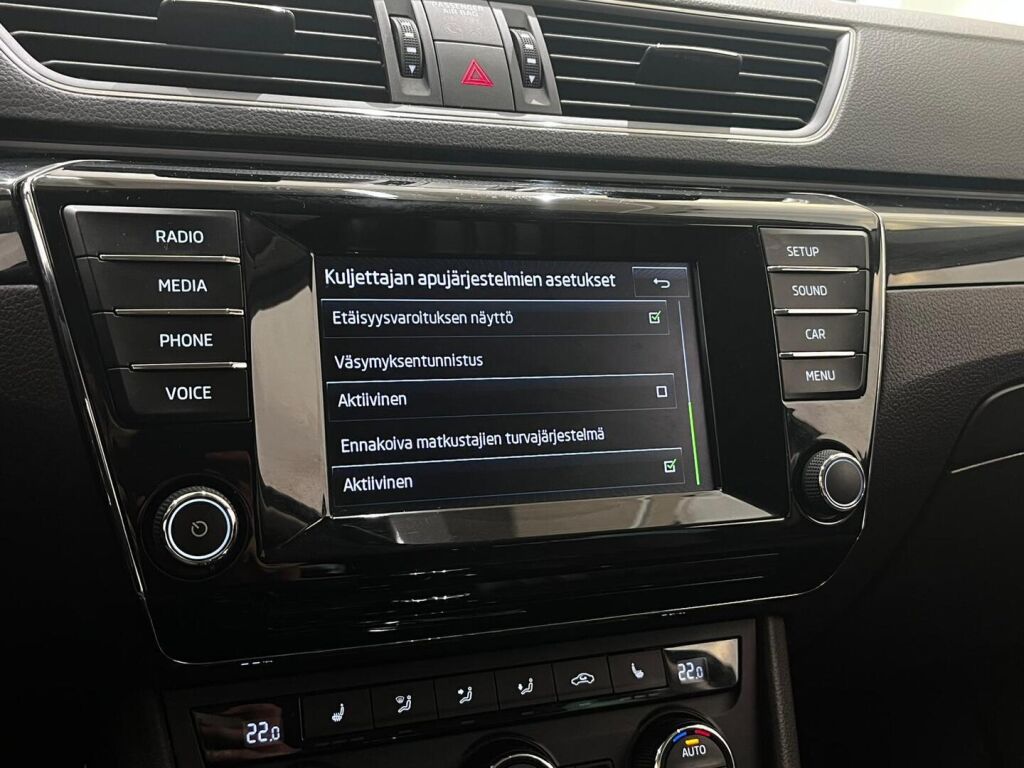 Skoda Superb 2016 Musta