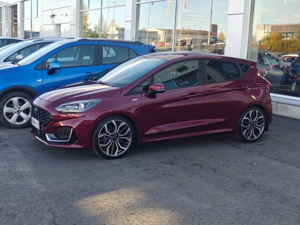 Ford Fiesta 2022 Punainen