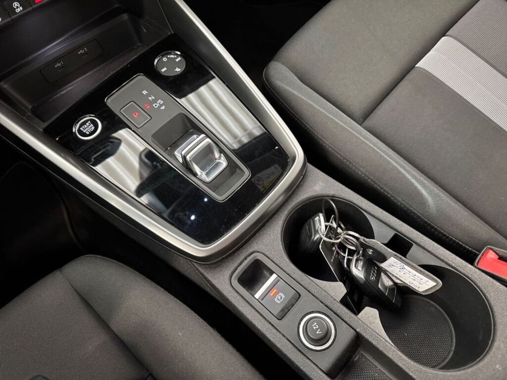 Audi A3 2022 Valkoinen