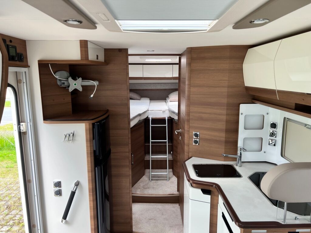 Rapido S8 886F Scandinavian Exclusive Autom 2022 Valkoinen