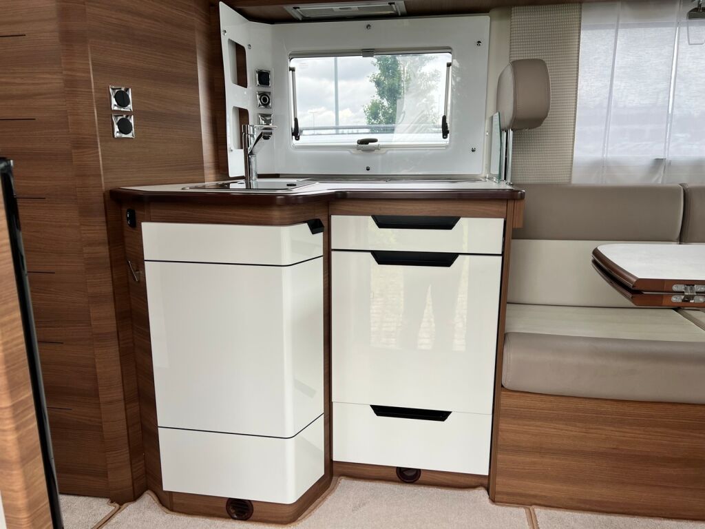 Rapido S8 886F Scandinavian Exclusive Autom 2022 Valkoinen