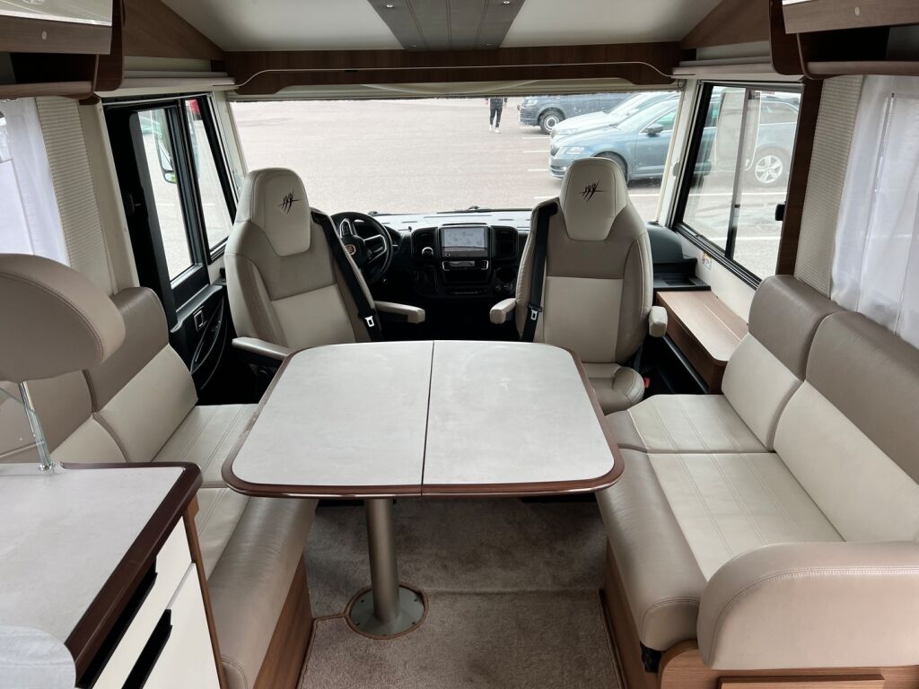 Rapido S8 886F Scandinavian Exclusive Autom 2022 Valkoinen