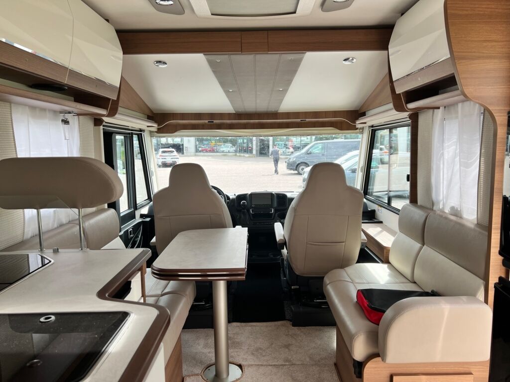 Rapido S8 886F Scandinavian Exclusive Autom 2022 Valkoinen