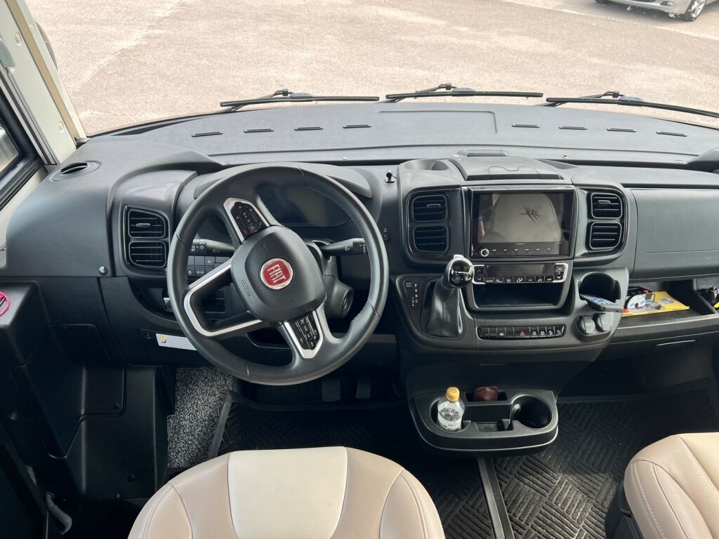 Rapido S8 886F Scandinavian Exclusive Autom 2022 Valkoinen