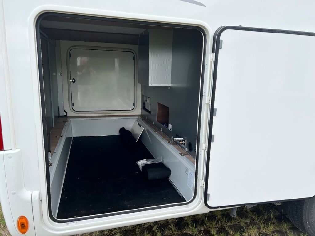 Rapido S8 886F Scandinavian Exclusive Autom 2022 Valkoinen