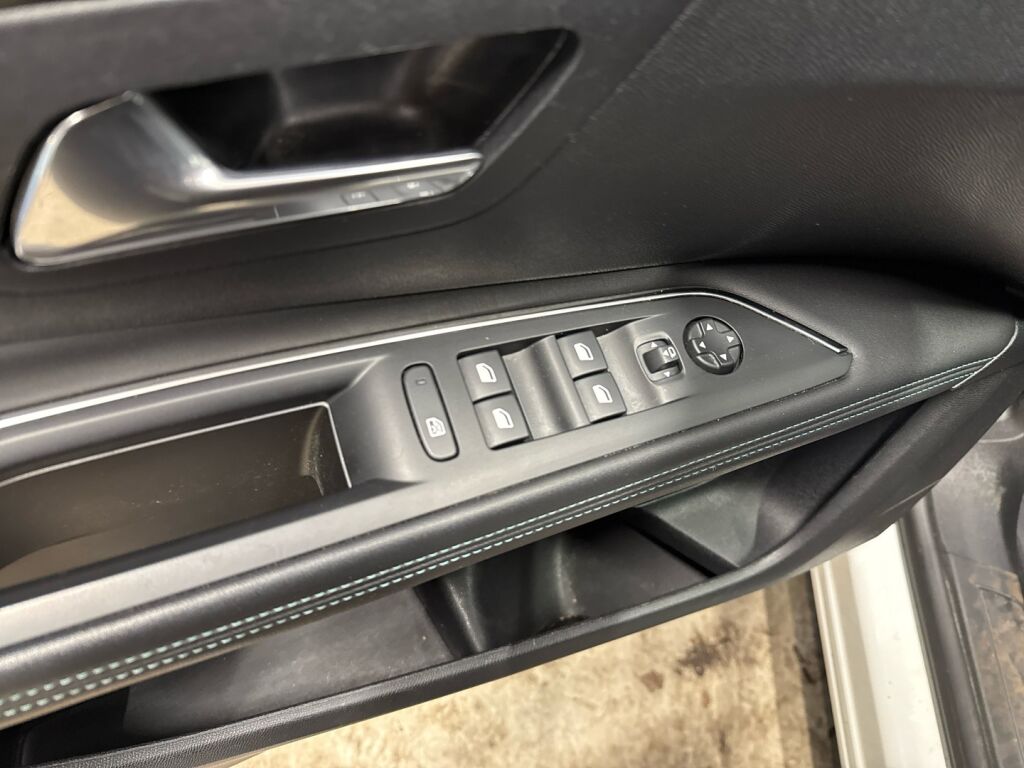 Peugeot 3008 2022 Valkoinen