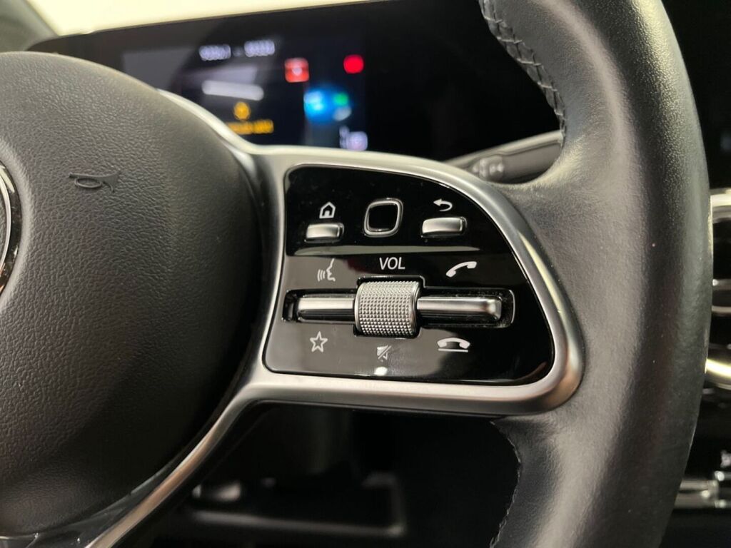Mercedes-Benz GLA 2022 Musta