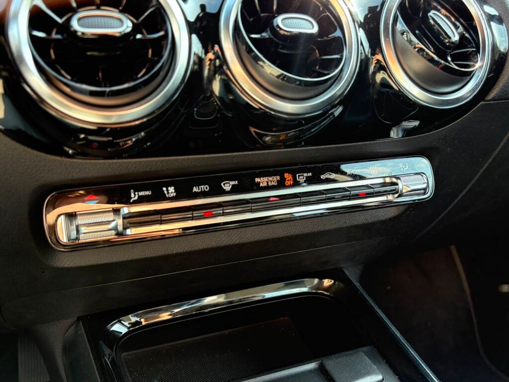 Mercedes-Benz GLA 2022 Musta