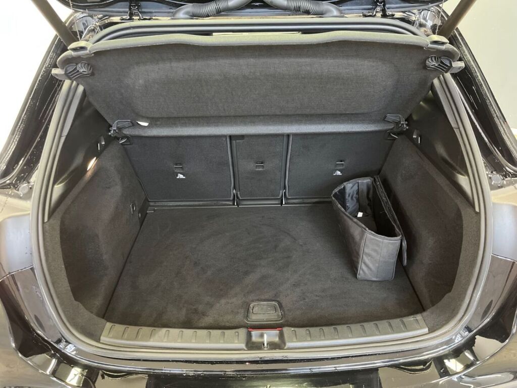 Mercedes-Benz GLA 2022 Musta