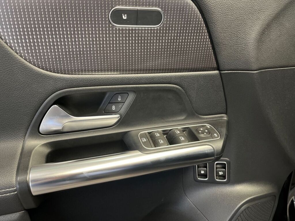 Mercedes-Benz GLA 2022 Musta