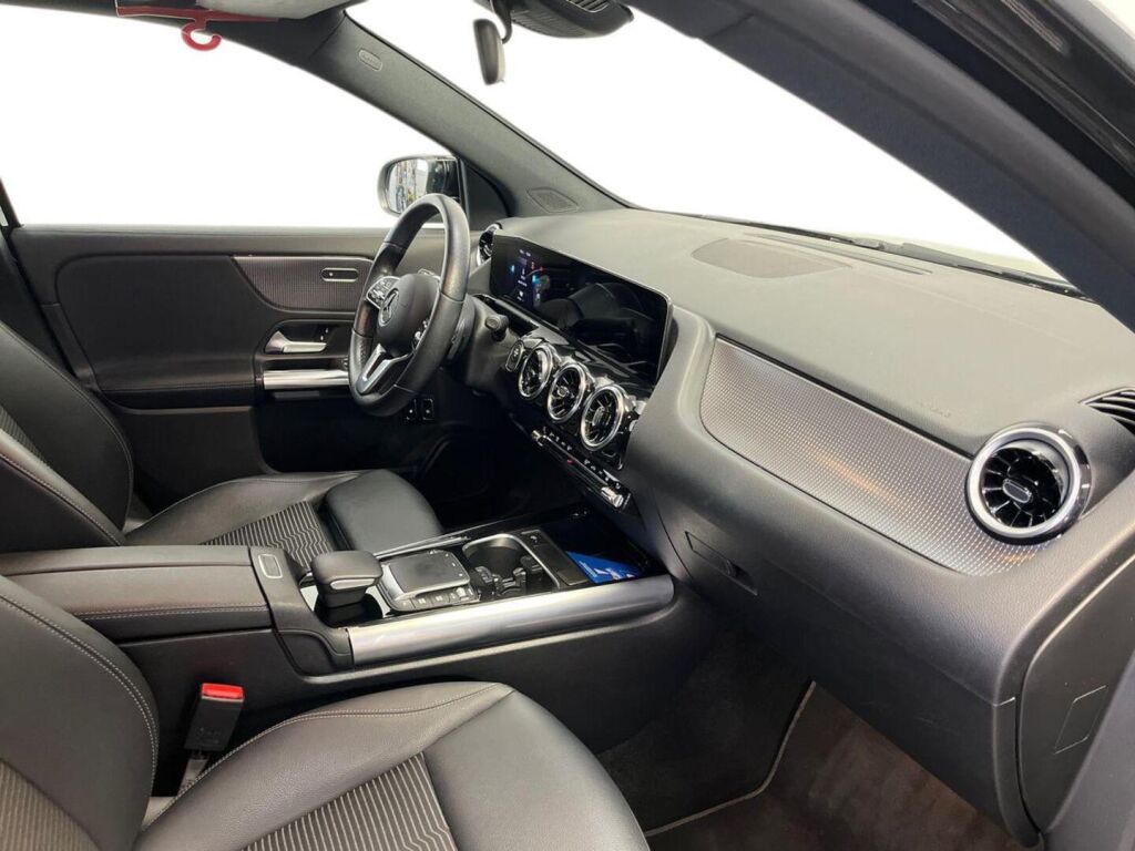 Mercedes-Benz GLA 2022 Musta