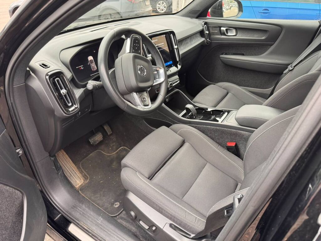 Volvo C40 2022 Musta