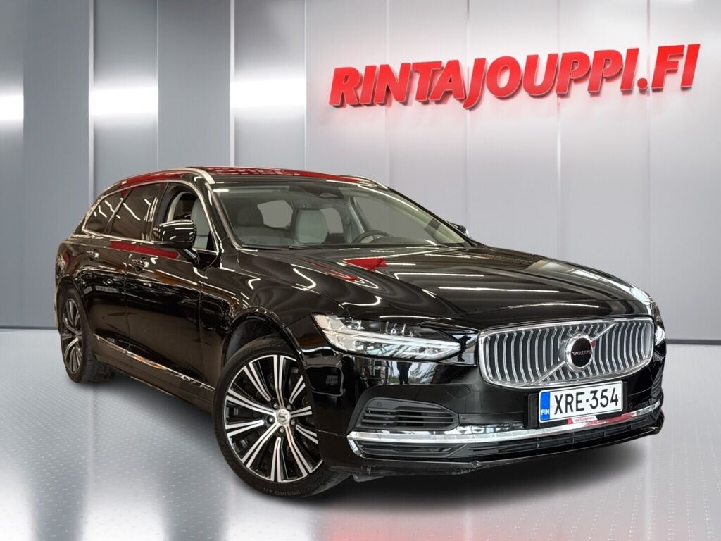 Volvo V90 2022 Musta
