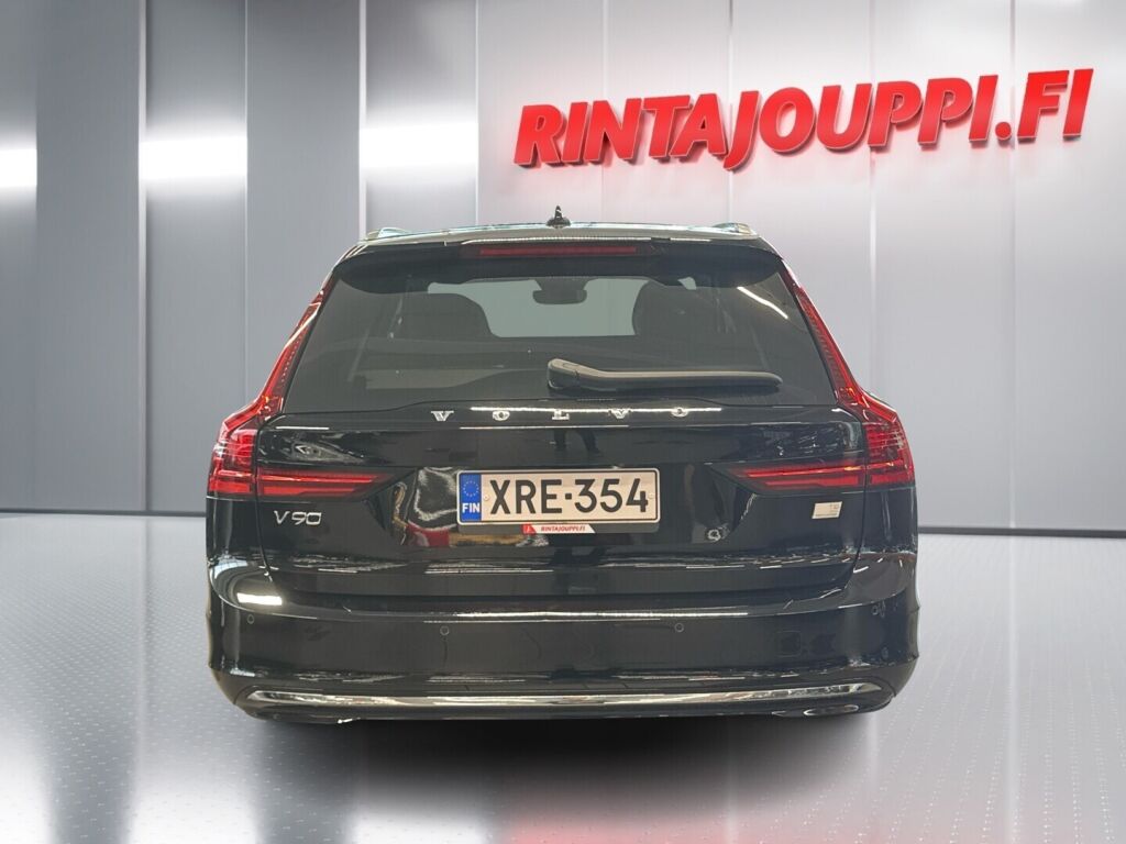 Volvo V90 2022 Musta
