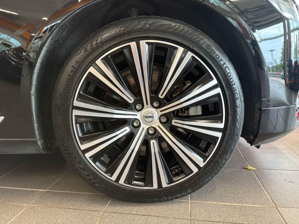 Volvo V90 2022 Musta