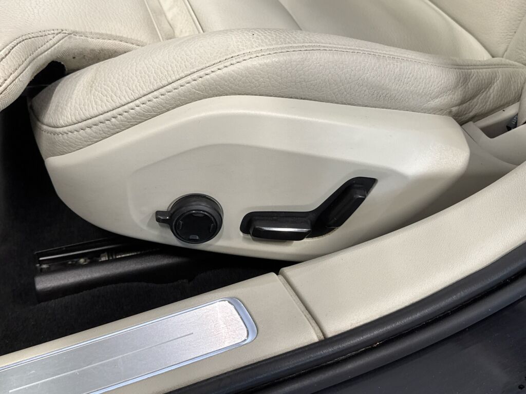 Volvo V90 2022 Musta