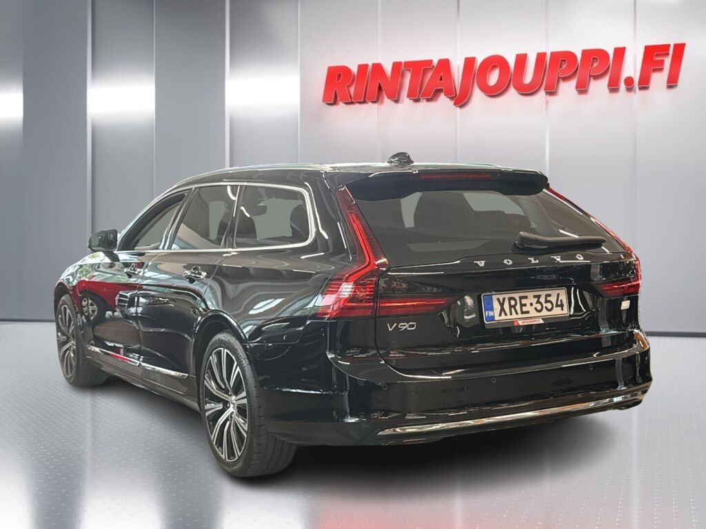 Volvo V90 2022 Musta