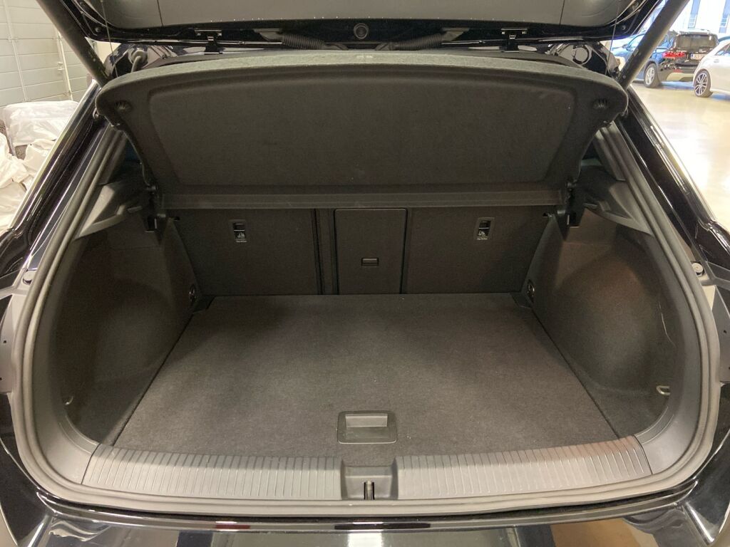 Volkswagen T-Roc 2022 Musta