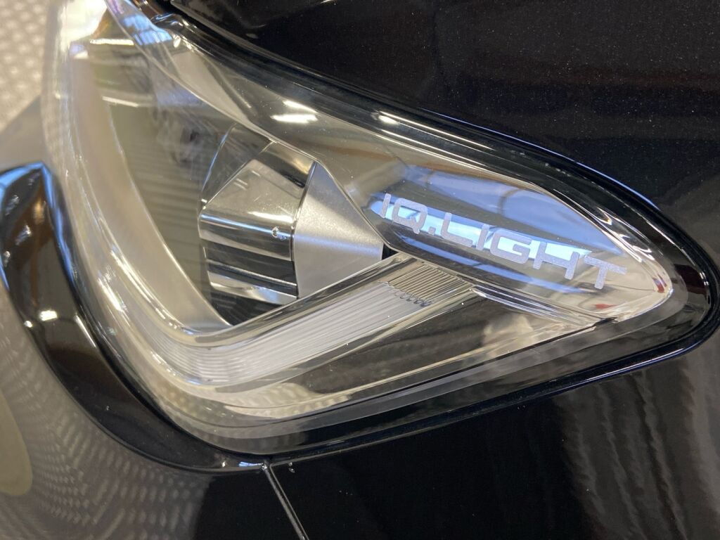 Volkswagen T-Roc 2022 Musta