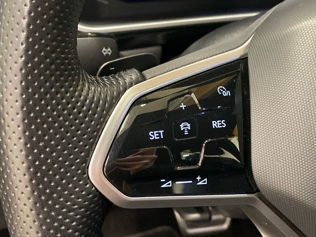 Volkswagen T-Roc 2022 Musta