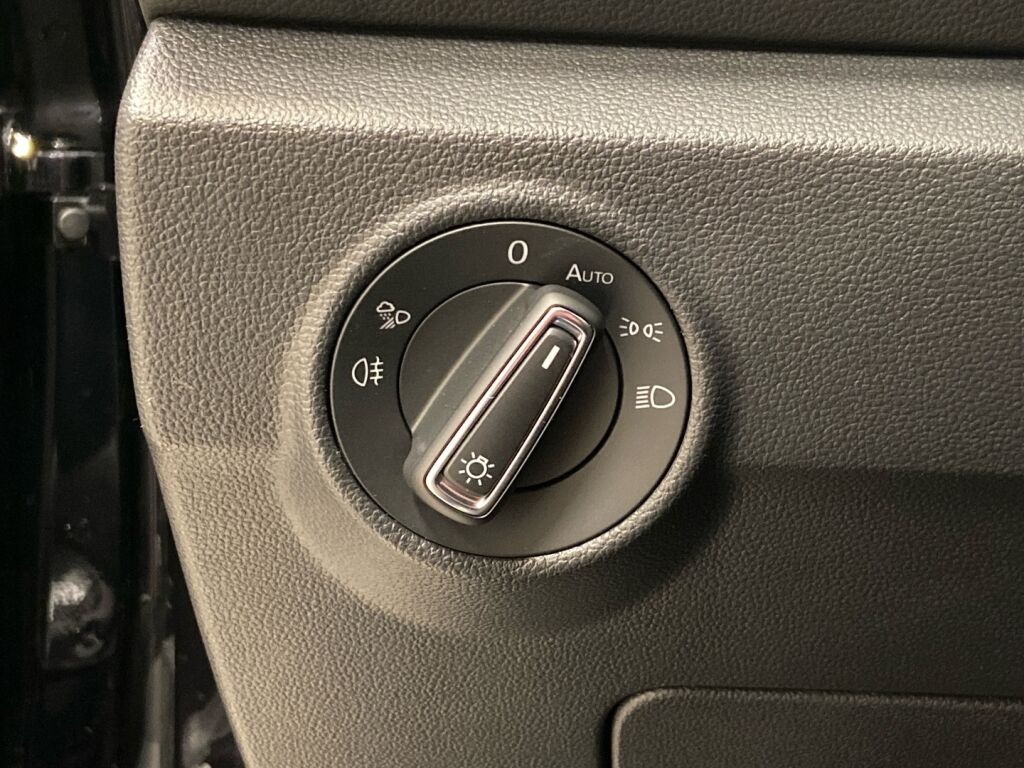 Volkswagen T-Roc 2022 Musta