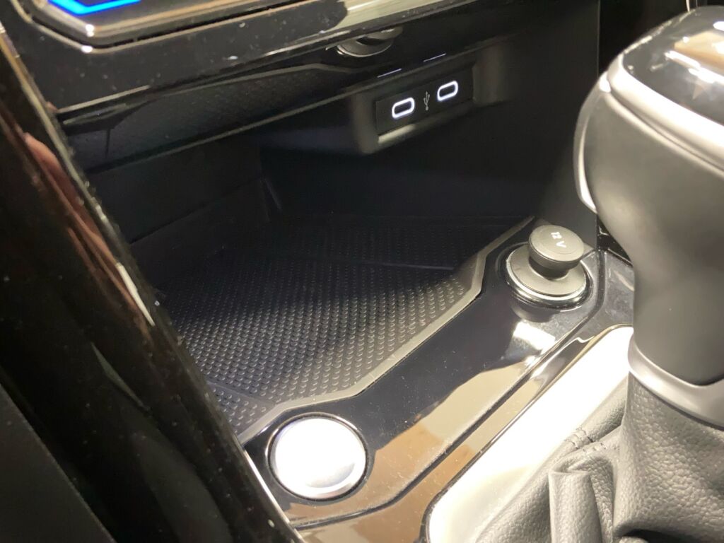 Volkswagen T-Roc 2022 Musta