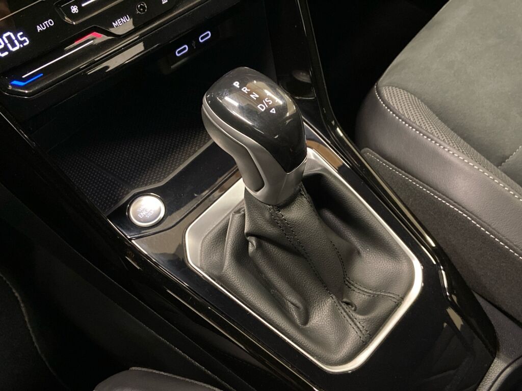 Volkswagen T-Roc 2022 Musta