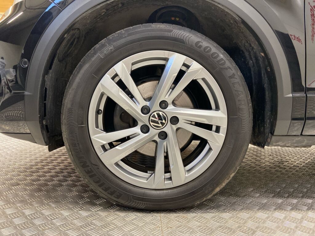 Volkswagen T-Roc 2022 Musta