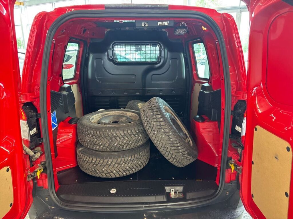 Ford Transit Courier 2022 Punainen