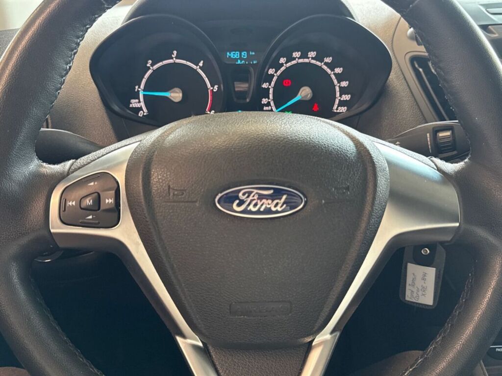 Ford Transit Courier 2022 Punainen