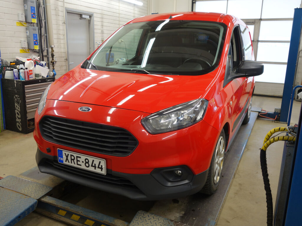Ford Transit Courier 2022 Punainen