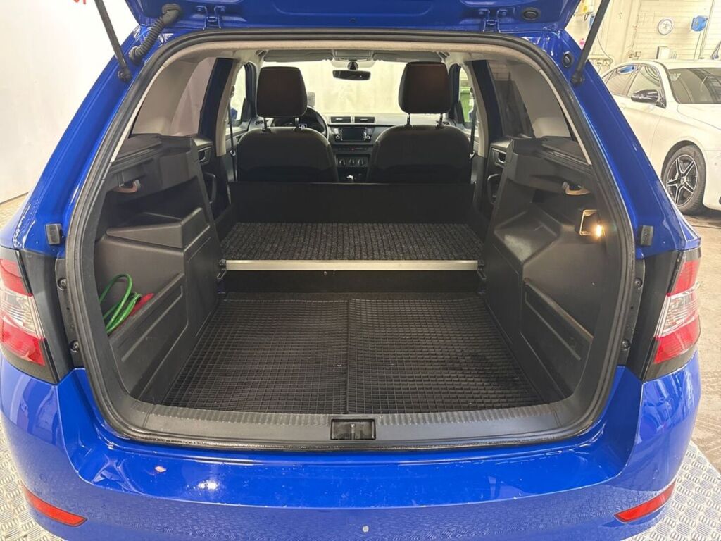 Skoda Fabia 2020 Sininen