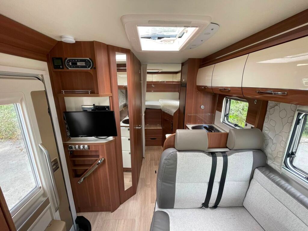 LMC Comfort T 672 G 2020 Valkoinen