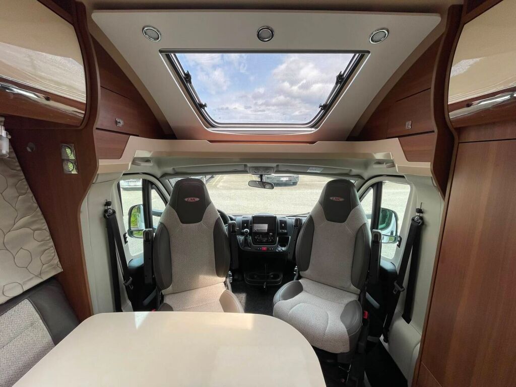 LMC Comfort T 672 G 2020 Valkoinen