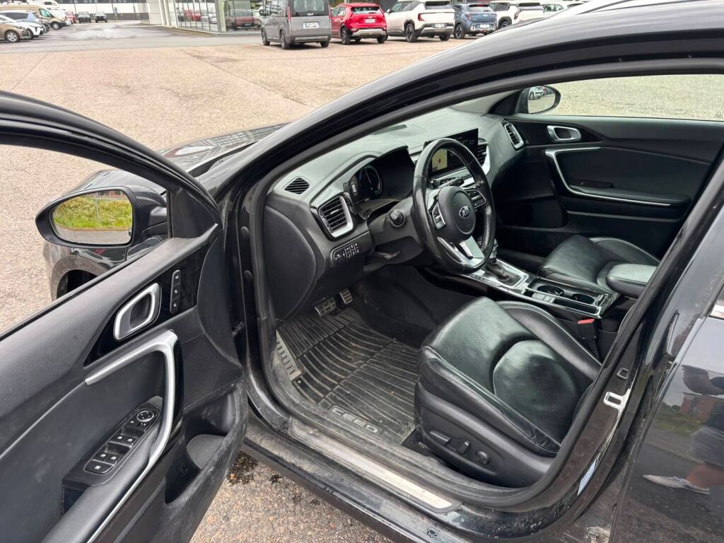 Kia Ceed 2021 Musta