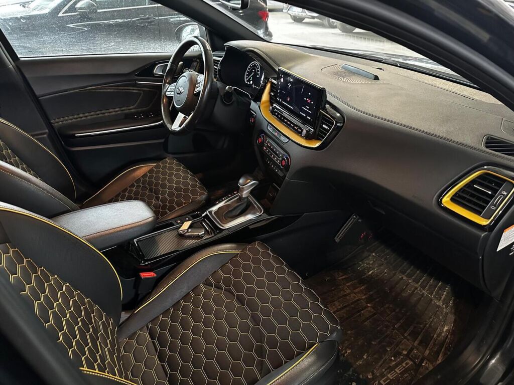Kia XCeed 2020 Musta