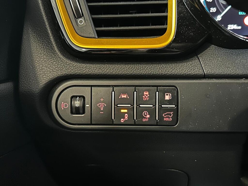 Kia XCeed 2020 Musta