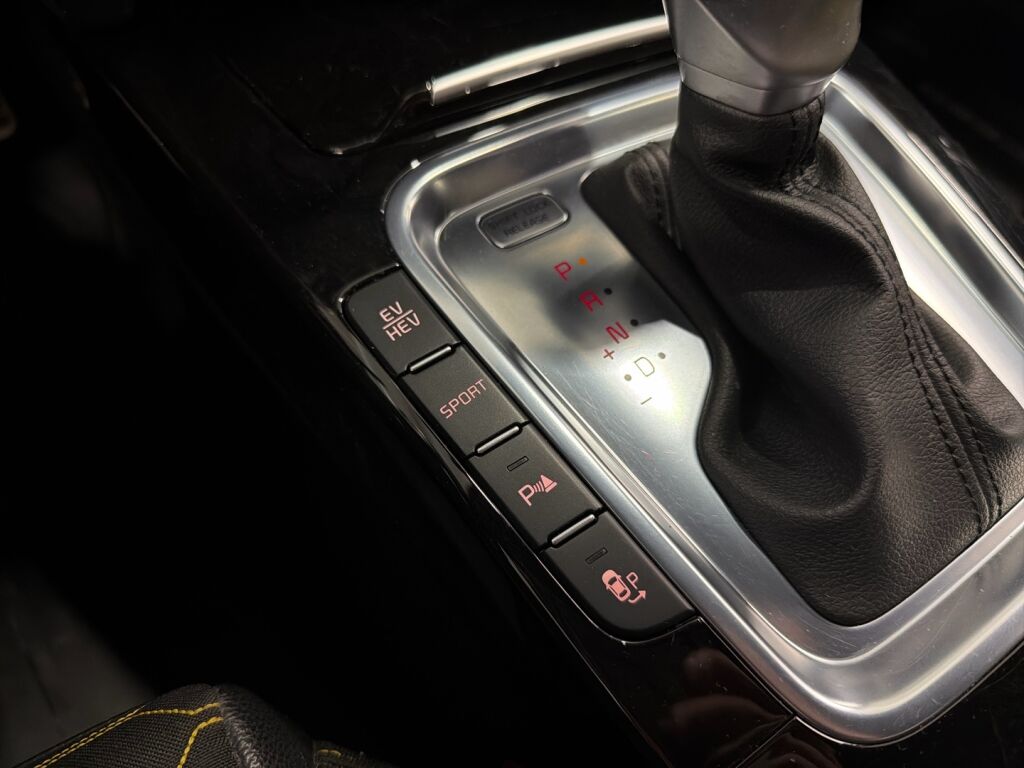 Kia XCeed 2020 Musta