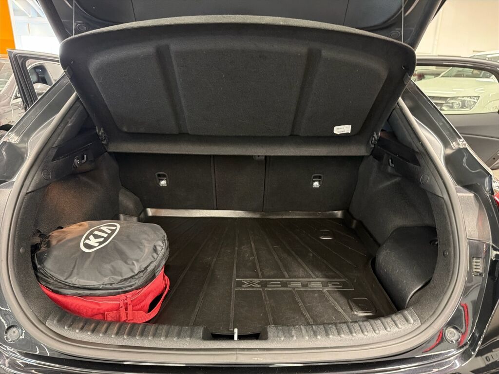 Kia XCeed 2020 Musta