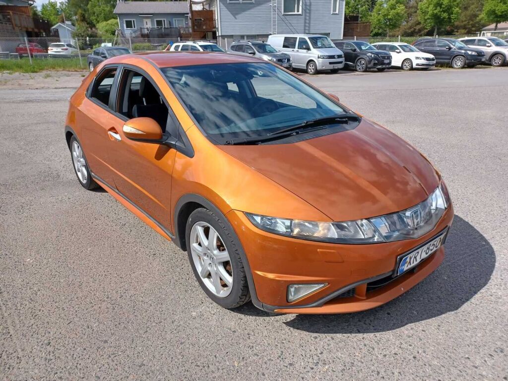 Honda Civic 2008 Ruskea (beige)