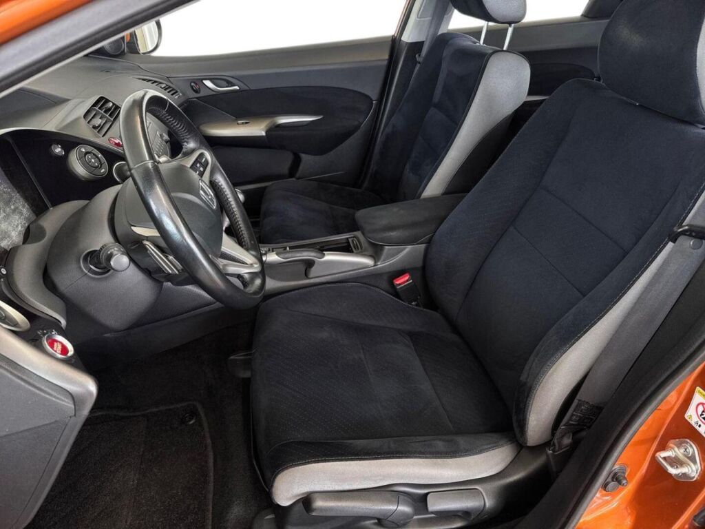 Honda Civic 2008 Ruskea (beige)